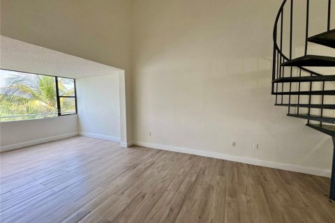 Condo in Miami, Florida, 2 bedrooms  № 2031779 - photo 6