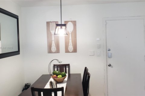 Купить кондоминиум в Майами, Флорида 2 спальни, 70.88м2, № 1957092 - фото 7