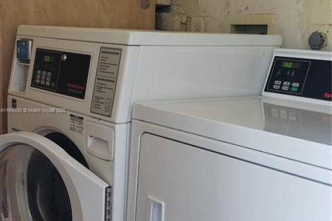 Купить кондоминиум в Майами, Флорида 2 спальни, 70.88м2, № 1957092 - фото 25