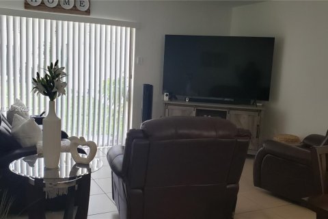 Купить кондоминиум в Майами, Флорида 2 спальни, 70.88м2, № 1957092 - фото 3