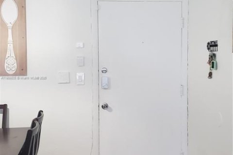 Купить кондоминиум в Майами, Флорида 2 спальни, 70.88м2, № 1957092 - фото 23