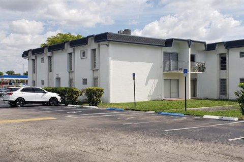 Купить кондоминиум в Майами, Флорида 2 спальни, 70.88м2, № 1957092 - фото 1