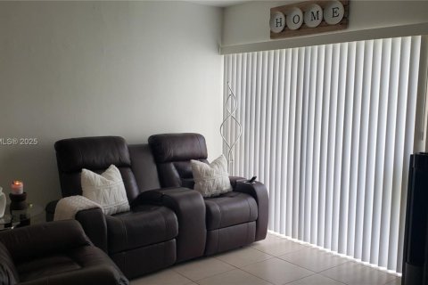 Купить кондоминиум в Майами, Флорида 2 спальни, 70.88м2, № 1957092 - фото 4