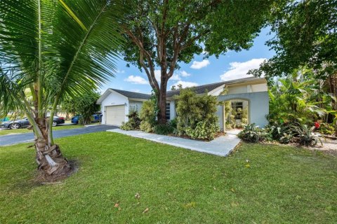 House in Sunrise, Florida 4 bedrooms, 157.19 sq.m. № 1665101 - photo 25