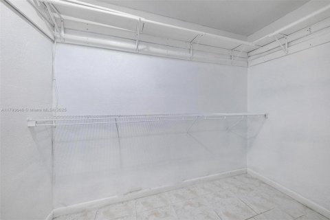 House in Sunrise, Florida 4 bedrooms, 157.19 sq.m. № 1665101 - photo 5