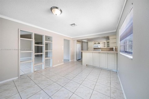 House in Sunrise, Florida 4 bedrooms, 157.19 sq.m. № 1665101 - photo 29