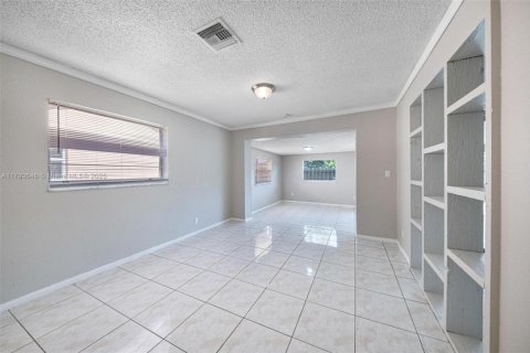 House in Sunrise, Florida 4 bedrooms, 157.19 sq.m. № 1665101 - photo 21