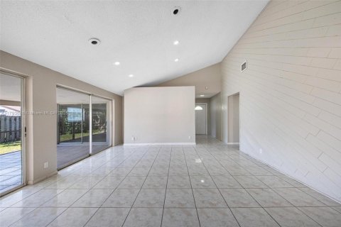 House in Sunrise, Florida 4 bedrooms, 157.19 sq.m. № 1665101 - photo 3