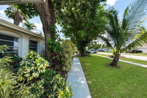 House in Sunrise, Florida 4 bedrooms, 157.19 sq.m. № 1665101 - photo 27