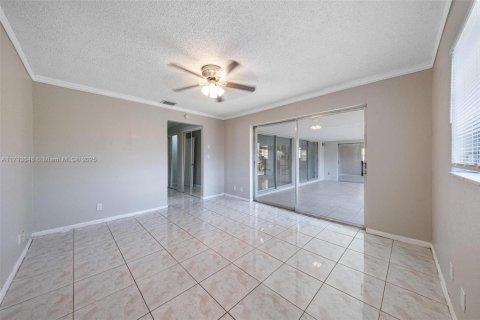 House in Sunrise, Florida 4 bedrooms, 157.19 sq.m. № 1665101 - photo 8