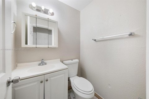 House in Sunrise, Florida 4 bedrooms, 157.19 sq.m. № 1665101 - photo 9