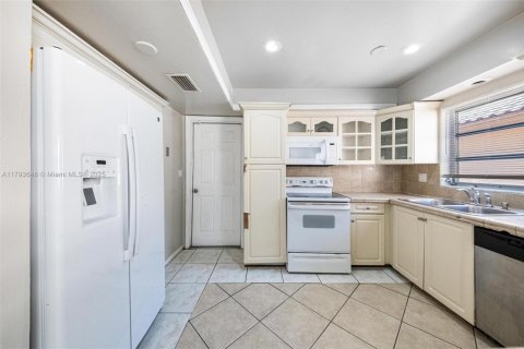 House in Sunrise, Florida 4 bedrooms, 157.19 sq.m. № 1665101 - photo 20