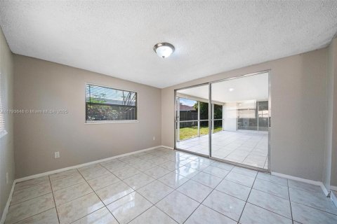 House in Sunrise, Florida 4 bedrooms, 157.19 sq.m. № 1665101 - photo 30