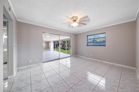 House in Sunrise, Florida 4 bedrooms, 157.19 sq.m. № 1665101 - photo 7