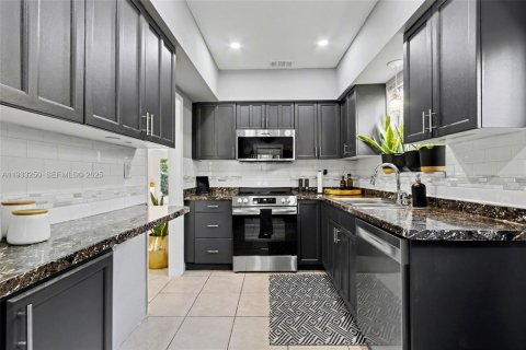 Villa ou maison à louer à Wilton Manors, Floride: 3 chambres, 145.21 m2 № 1993085 - photo 10