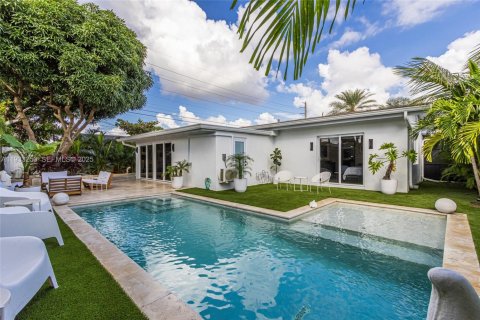 Villa ou maison à louer à Wilton Manors, Floride: 3 chambres, 145.21 m2 № 1993085 - photo 26