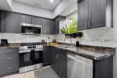 Villa ou maison à louer à Wilton Manors, Floride: 3 chambres, 145.21 m2 № 1993085 - photo 8