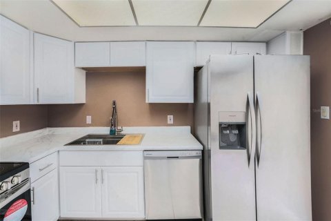 Copropriété à vendre à Tampa, Floride: 2 chambres, 119.01 m2 № 2413837 - photo 12