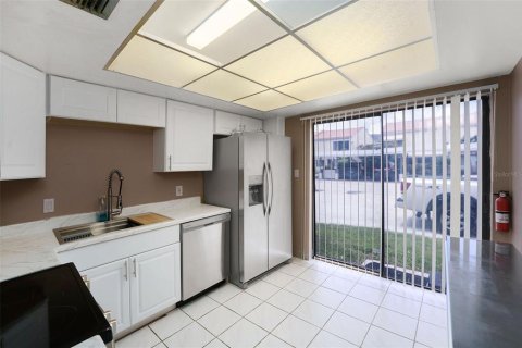 Copropriété à vendre à Tampa, Floride: 2 chambres, 119.01 m2 № 2413837 - photo 11