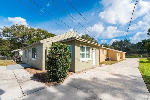 Commercial property in Clearwater, Florida 7 bedrooms, 233.37 sq.m. № 2299817