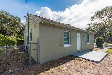 Immobilier commercial à vendre à Clearwater, Floride: 7 chambres, 233.37 m2 № 2299817 - photo 4