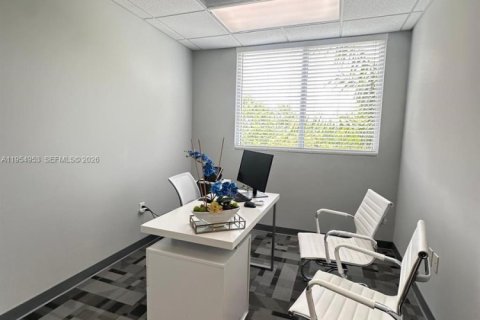 Immobilier commercial à vendre à Cutler Bay, Floride № 2153372 - photo 4