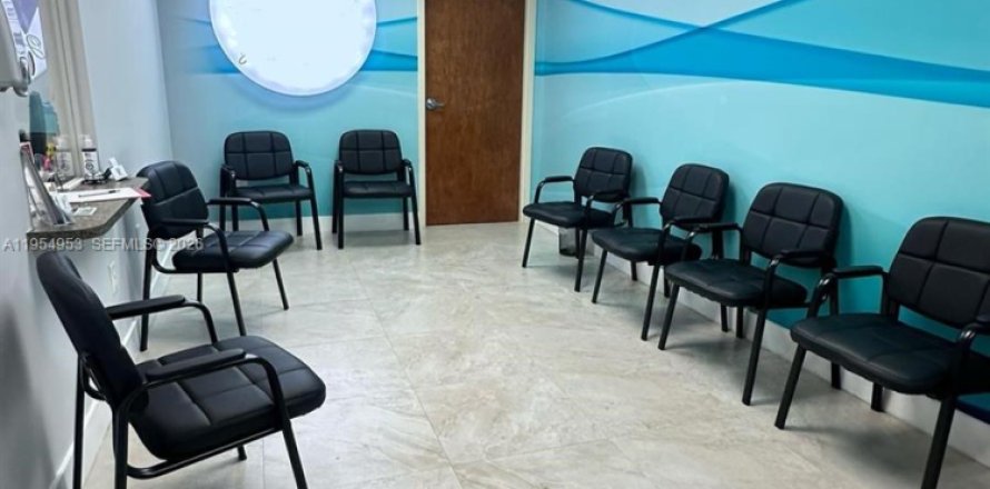 Immobilier commercial à Cutler Bay, Floride № 2153372
