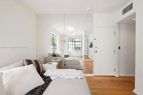 Купить кондоминиум в Майами-Бич, Флорида 1 спальня, 40.88м2, № 1957770 - фото 3