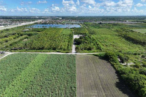 Commercial property in Homestead, Florida № 1979101 - photo 16