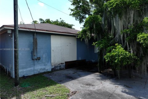 Commercial property in Homestead, Florida № 1979101 - photo 11