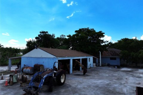 Commercial property in Homestead, Florida № 1979101 - photo 9