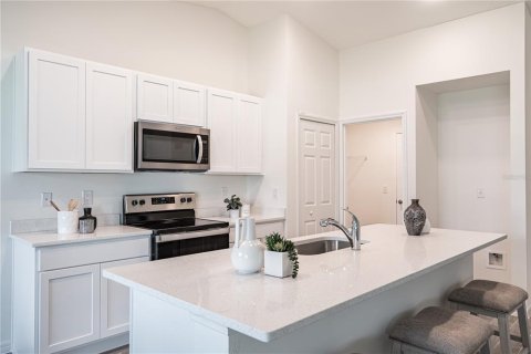 House in Port Charlotte, Florida 4 bedrooms, 153.29 sq.m. № 2237875 - photo 2