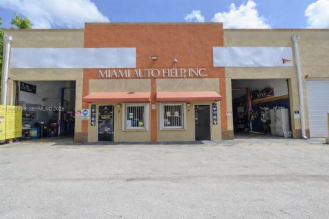 Commercial property in Miami, Florida № 1998951