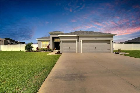 House in Plant City, Florida 4 bedrooms, 215.44 sq.m. № 1751500 - photo 1
