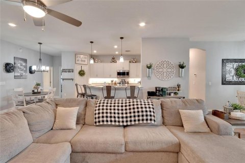 House in Plant City, Florida 4 bedrooms, 215.44 sq.m. № 1751500 - photo 4