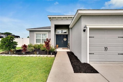 House in Plant City, Florida 4 bedrooms, 215.44 sq.m. № 1751500 - photo 2