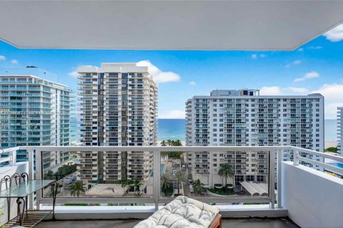 Кондоминиум с 2 спальнями в Майами-Бич, Флорида № 2003667