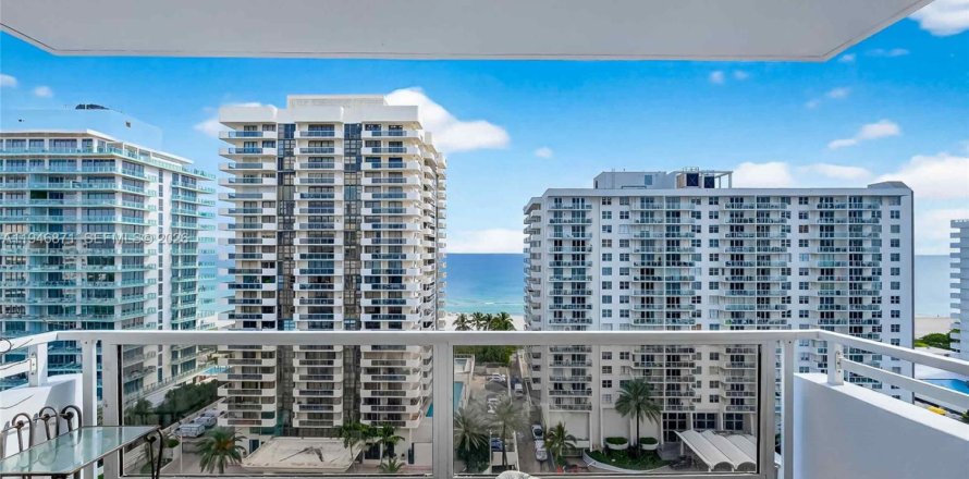 Кондоминиум с 2 спальнями в Майами-Бич, Флорида № 2003667