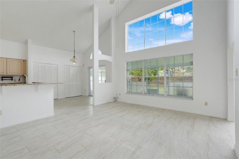 House in Orlando, Florida 4 bedrooms, 182.92 sq.m. № 1724767 - photo 15