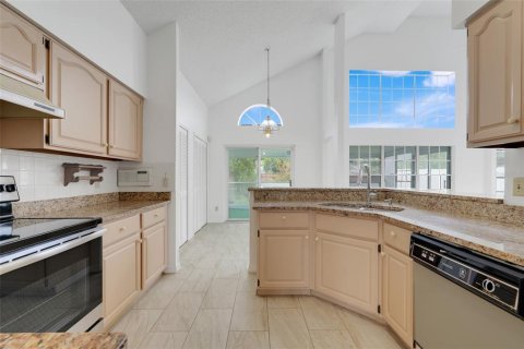 House in Orlando, Florida 4 bedrooms, 182.92 sq.m. № 1724767 - photo 12