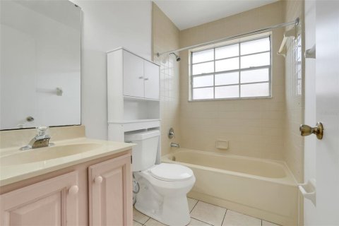 House in Orlando, Florida 4 bedrooms, 182.92 sq.m. № 1724767 - photo 27