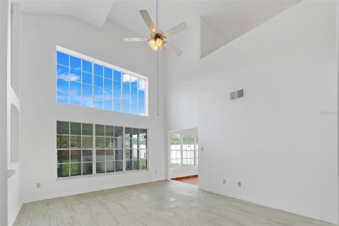 House in Orlando, Florida 4 bedrooms, 182.92 sq.m. № 1724767 - photo 16