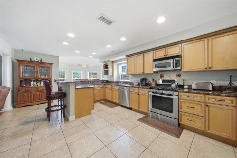 Casa en venta en Dade City, Florida, 4 dormitorios, 274.99 m2 № 2232561 - foto 8