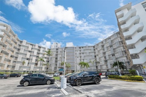 Copropriété à vendre à Aventura, Floride: 1 chambre, 92.34 m2 № 2064049 - photo 27