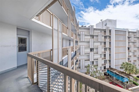 Copropriété à vendre à Aventura, Floride: 1 chambre, 92.34 m2 № 2064049 - photo 26