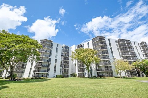 Copropriété à vendre à Aventura, Floride: 1 chambre, 92.34 m2 № 2064049 - photo 30