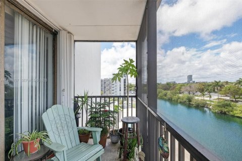 Copropriété à vendre à Aventura, Floride: 1 chambre, 92.34 m2 № 2064049 - photo 12