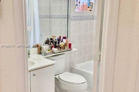 Купить виллу или дом в Майами, Флорида 3 спальни, 146.97м2, № 2006991 - фото 9