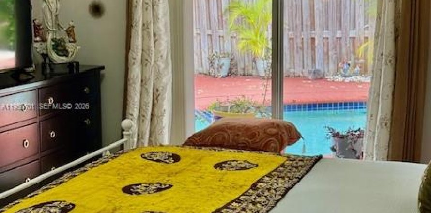 Дом в Майами, Флорида 3 спальни, 146.97м2 № 2006991