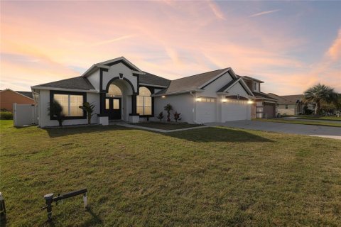 House in Kissimmee, Florida 4 bedrooms, 226.22 sq.m. № 2094366